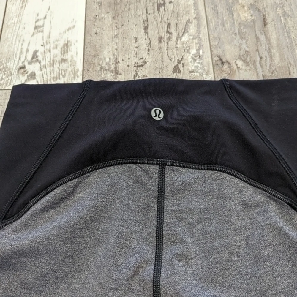 Lululemon train times crop legging‎ size 8 gray and black